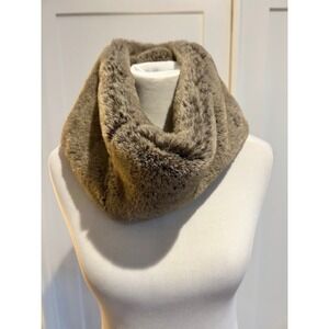 MAX STUDIO Plush Faux Fur Infinity Scarf Loop Cozy Winter Warm Accessory Beige